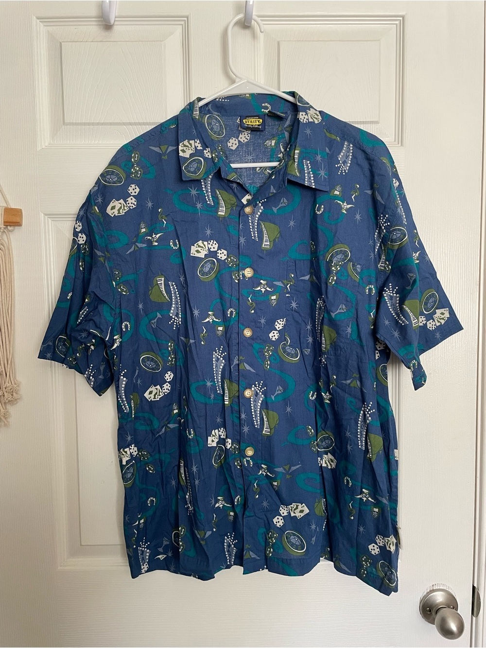 Vintage Utility Men’s size Large Blue Short Sleeve Casino Gambling Shirt